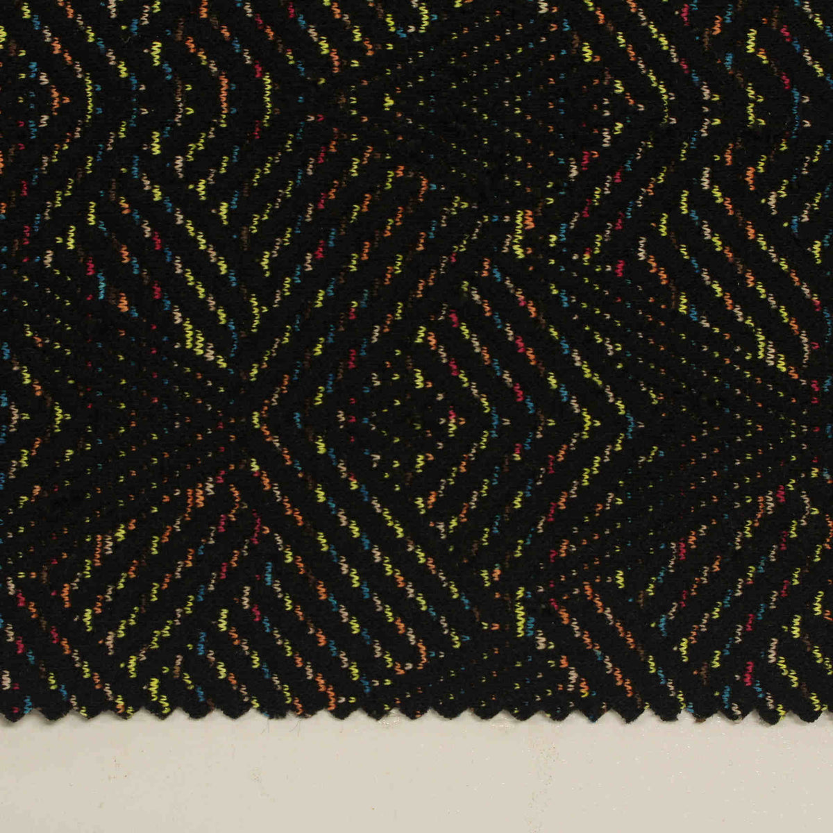 Black Wavy-Line Jacquard, Polyester, 295 gsm