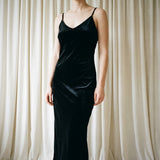 Brushed Polyester Stretch Velvet Fabric, 255 gsm, 190 cm — Black — mockup: dress bodycon
